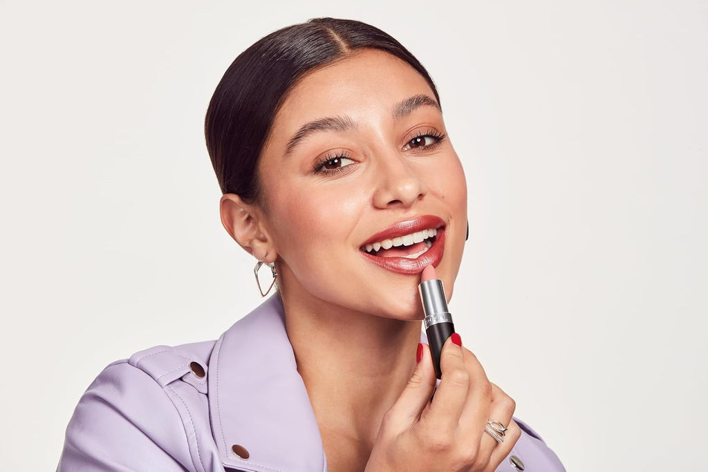 Long-lasting Color Lipstick | Features color-locking technology and an exclusive "Black Diamond Complex"